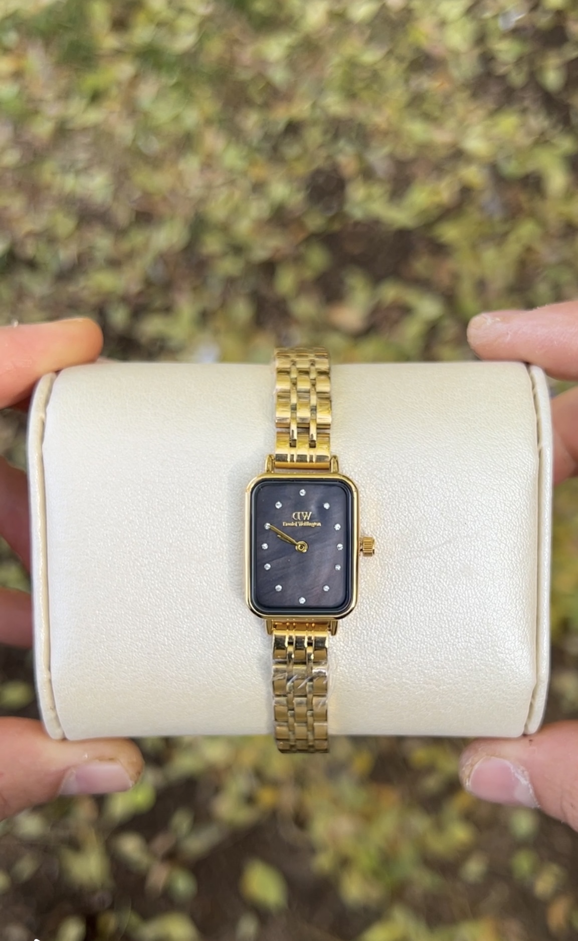 ساعت زنانه DW مدل قاب مستطیلی بند طلایی_طلایی صفحه سرمه ای